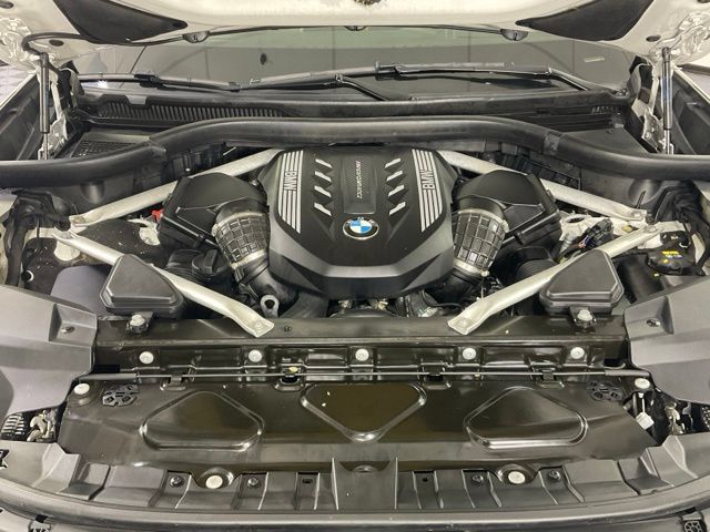 Used 2020 BMW X7 M50i w/ Dynamic Handling Package AWD/4WD image 36