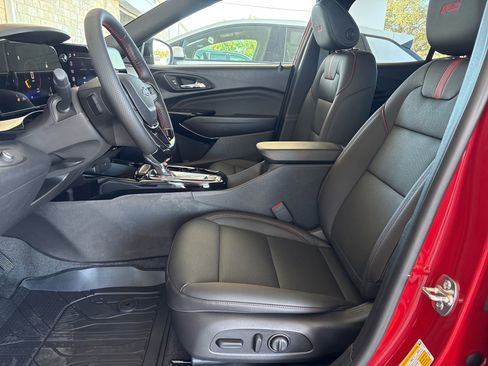 New 2026 Chevrolet Trax RS w/ Sunroof Package image 11