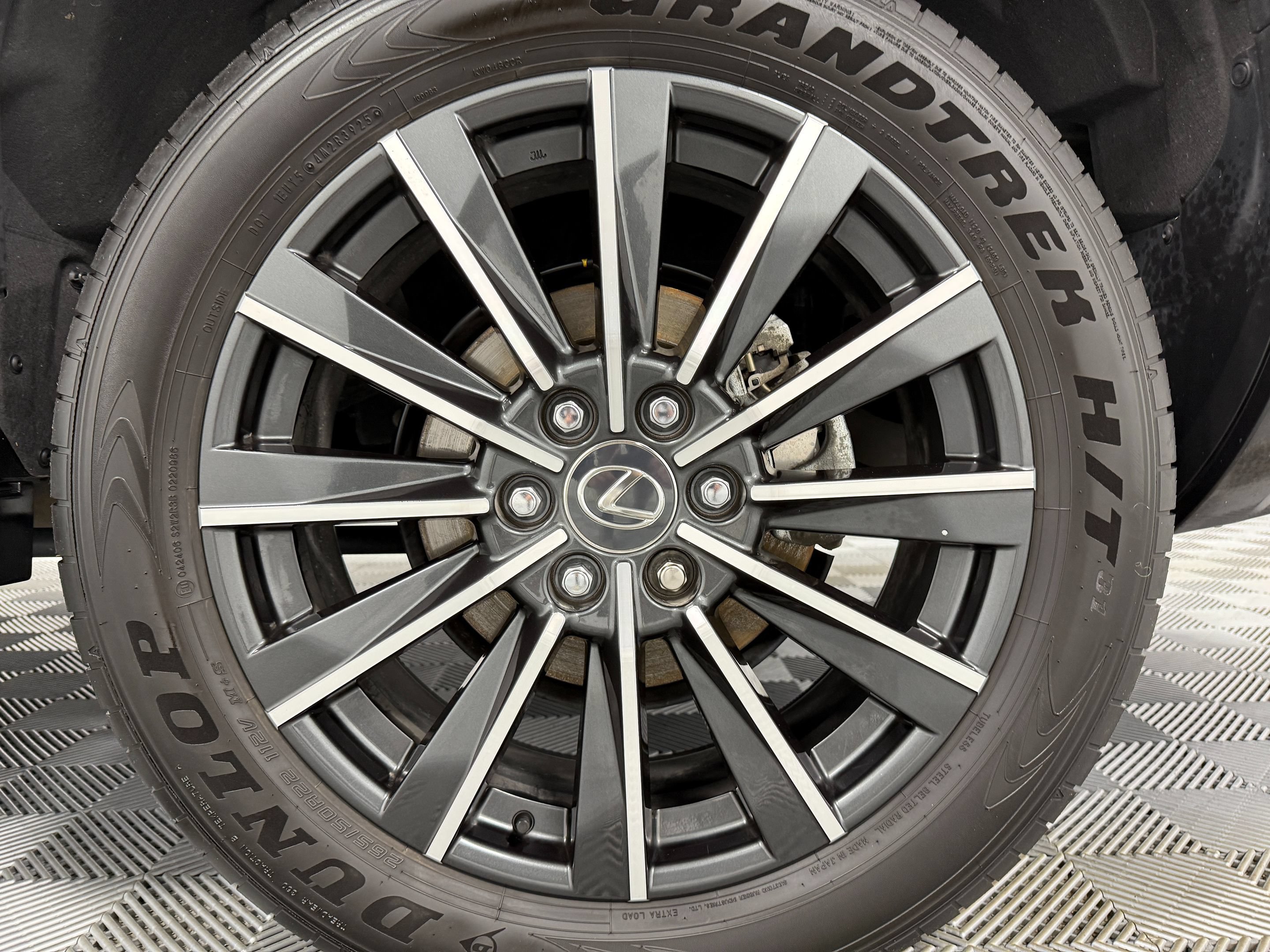 Used 2025 Lexus GX 550 w/ Accessory Package (Z1) AWD/4WD image 43