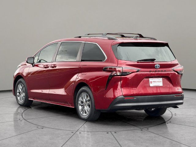 Certified 2022 Toyota Sienna LE FWD image 4