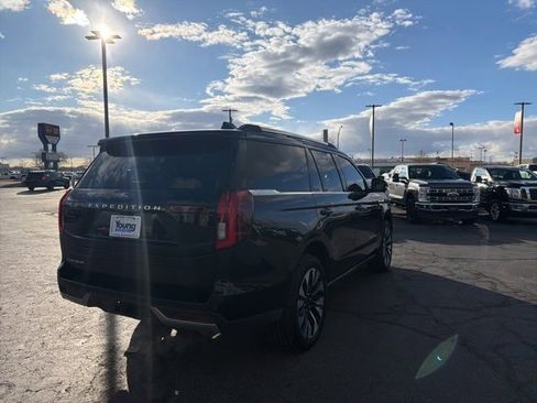 Used 2025 Ford Expedition Platinum w/ Driver's Package image 7