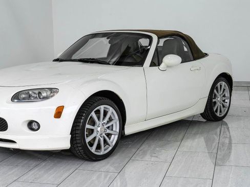 Used 2008 MAZDA MX-5 Miata Grand Touring w/ Premium Pkg RWD image 37