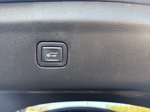 Used 2024 Buick Enclave Essence w/ Experience Buick Package image 32