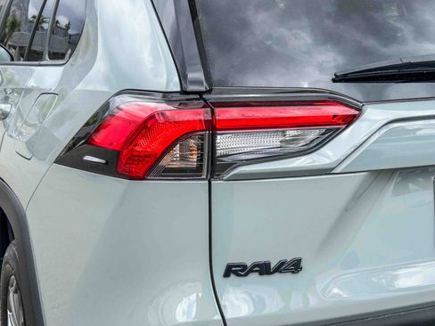 Used 2022 Toyota RAV4 XLE Premium AWD/4WD image 9