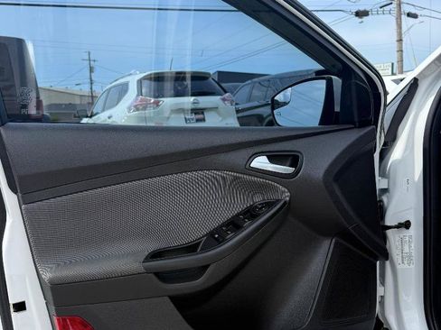 Used 2013 Ford Focus SE w/ SE Winter Pkg FWD image 11