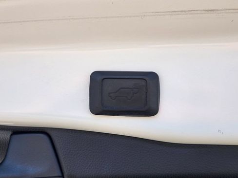 Used 2022 Toyota RAV4 XLE Premium AWD/4WD image 31