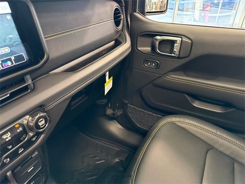 New 2025 Jeep Wrangler Unlimited Rubicon 392 image 24