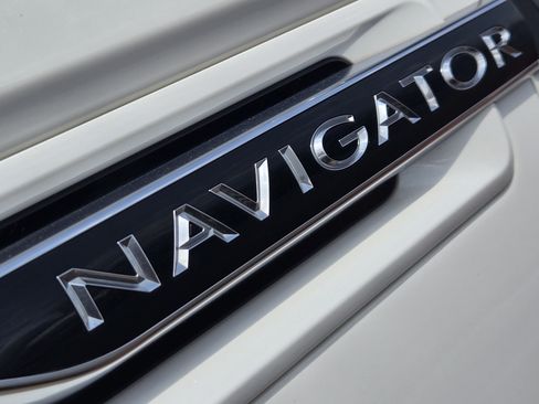 Used 2021 Lincoln Navigator Black Label w/ Cargo Convenience Package AWD/4WD image 10