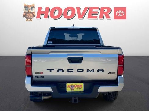 Used 2025 Toyota Tacoma SR5 AWD/4WD image 9