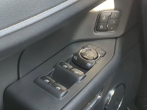 Used 2024 Ford Expedition XLT AWD/4WD image 30