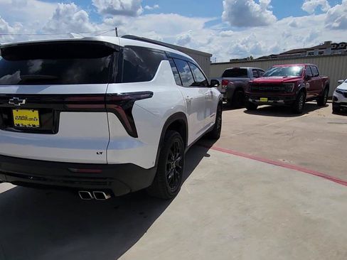 Used 2024 Chevrolet Traverse LT w/ Enhanced Driving Package FWD image 8
