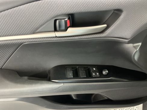 Used 2025 Toyota Camry SE FWD image 13