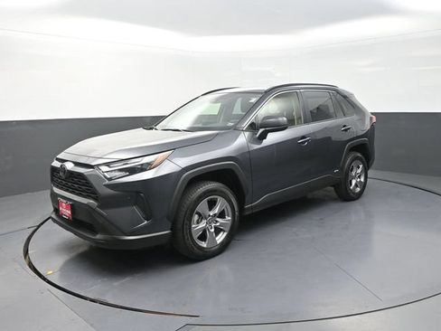 Used 2025 Toyota RAV4 LE AWD/4WD image 3