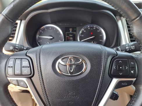 Used 2014 Toyota Highlander Limited w/ Driver Technology Package AWD/4WD image 17