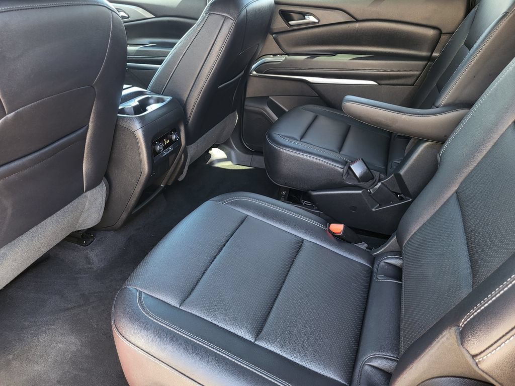Used 2025 Chevrolet Traverse LT FWD image 21