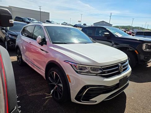 Used 2024 Volkswagen Tiguan SEL R-Line w/ MDO Package, Two-Row AWD/4WD image 2