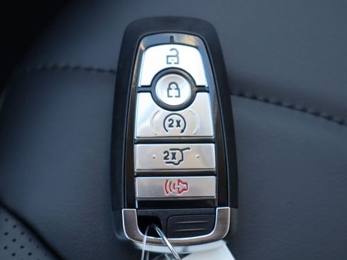 New 2025 Ford Escape SE w/ PHEV Premium Package image 33