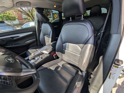 Used 2019 INFINITI QX50 Luxe w/ Navigation Package FWD image 16