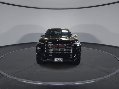 New 2025 GMC Canyon Denali w/ LPO, Denali Black Edition image 3