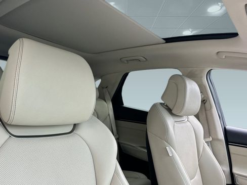 Used 2023 Genesis GV70 2.5T w/ Select Package image 16