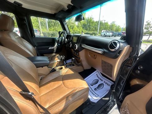 Used 2014 Jeep Wrangler Unlimited Sahara w/ Max Tow Package AWD/4WD image 35