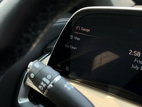 Used 2025 Cadillac XT4 Premium Luxury FWD image 29