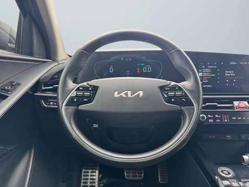 Used 2025 Kia Niro EX Touring FWD image 11