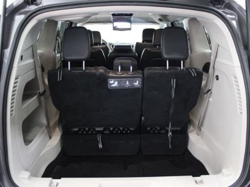 Used 2019 Chrysler Pacifica Touring-L FWD image 28