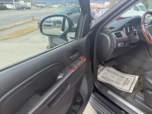 Used 2012 Cadillac Escalade Luxury image 10