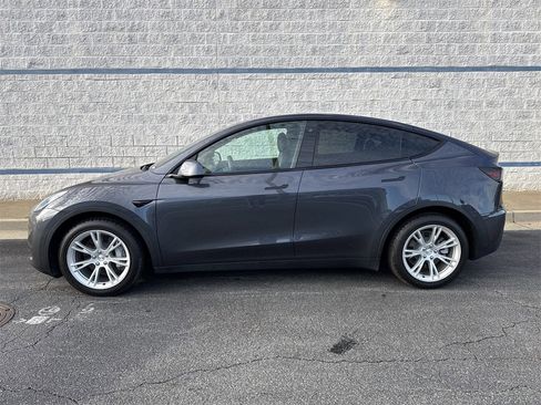 Used 2021 Tesla Model Y Long Range image 4