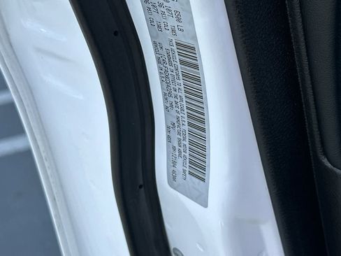 Used 2019 Jeep Grand Cherokee Laredo image 33