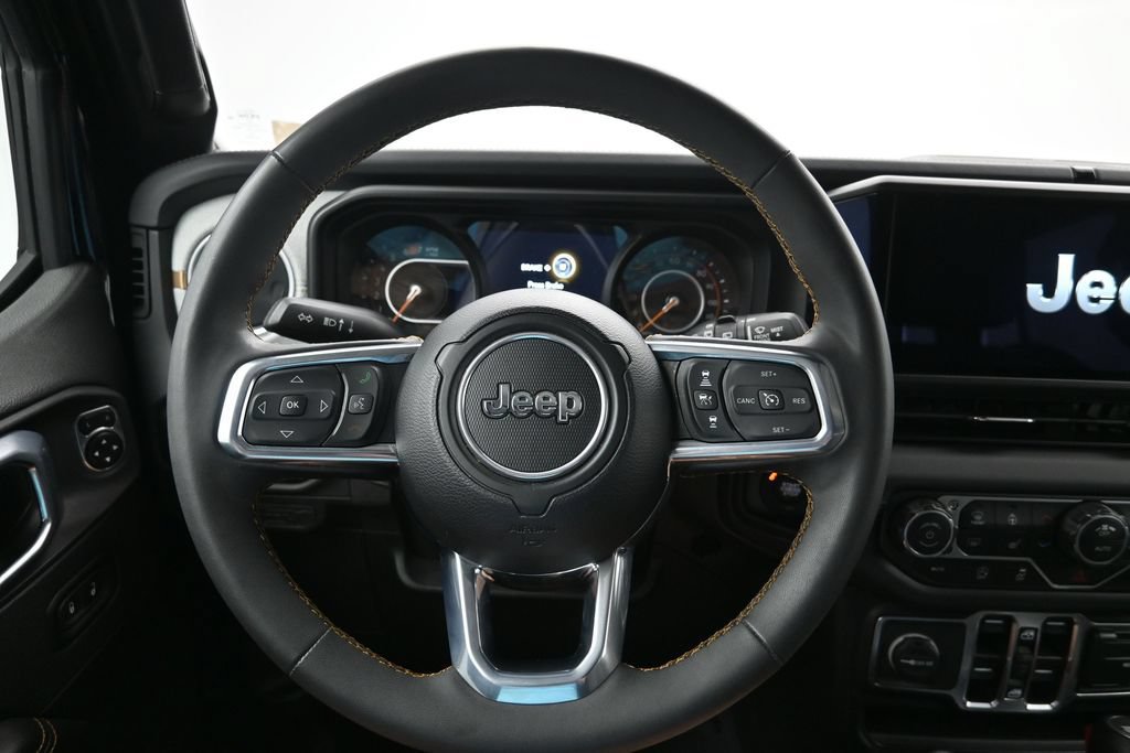 Used 2025 Jeep Wrangler Unlimited Sahara AWD/4WD image 13