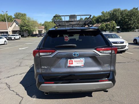 Used 2022 Toyota RAV4 XSE AWD/4WD image 6