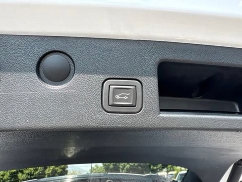 Used 2025 Chevrolet Equinox LT w/ Convenience Package II AWD/4WD image 12