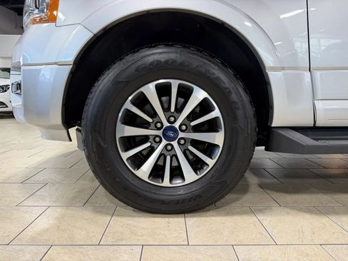 Used 2017 Ford Expedition XLT w/ Equipment Group 202A AWD/4WD image 38