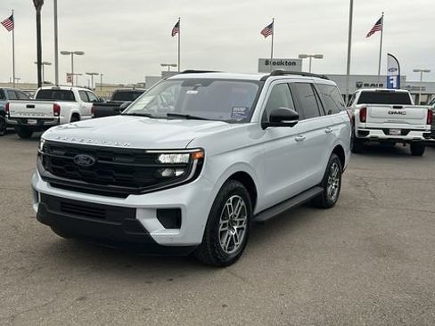 Certified 2025 Ford Expedition Active image 8