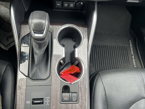 Used 2021 Toyota Highlander Platinum image 33