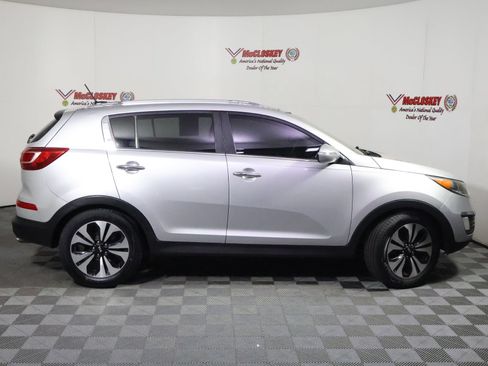 Used 2011 Kia Sportage SX w/ Premium Pkg w/Leather Seats AWD/4WD image 3