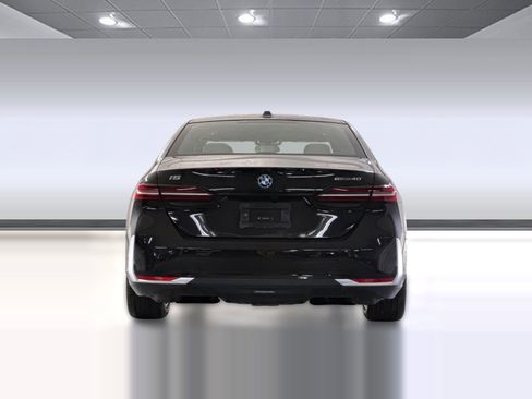 Used 2026 BMW i5 eDrive40 w/ Convenience Package RWD image 9
