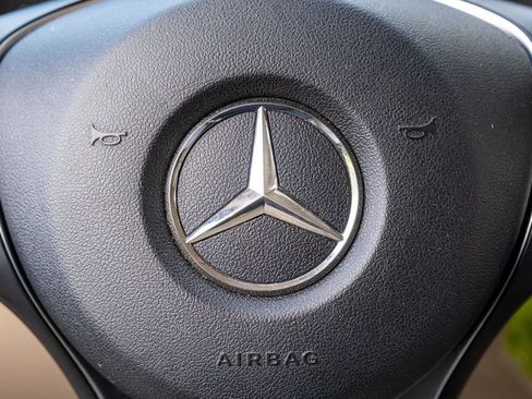 Used 2019 Mercedes-Benz GLC 300 4MATIC image 24