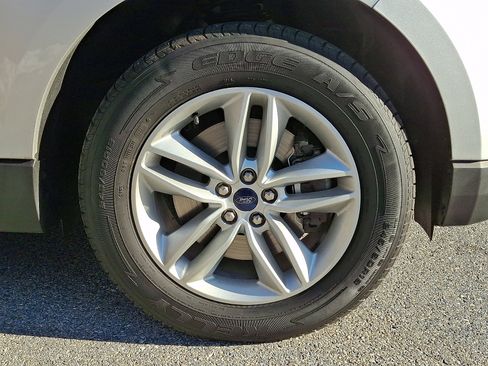 Used 2018 Ford Edge SEL w/ Equipment Group 201A image 8