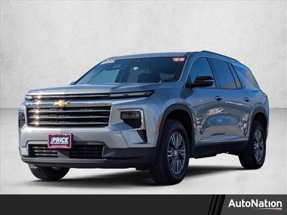 Used 2025 Chevrolet Traverse LT