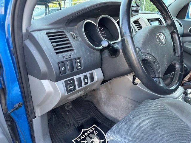 Used 2005 Toyota Tacoma 4x4 Access Cab image 9
