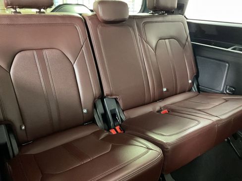 Used 2024 Ford Expedition Limited AWD/4WD image 24
