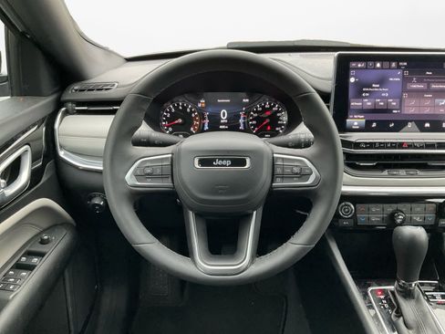 Used 2023 Jeep Compass Limited image 12