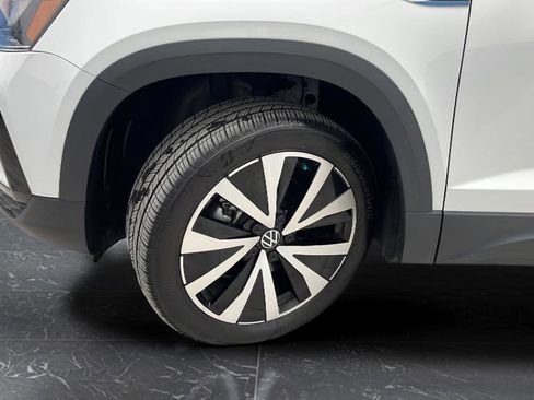 Used 2024 Volkswagen Taos SE image 31