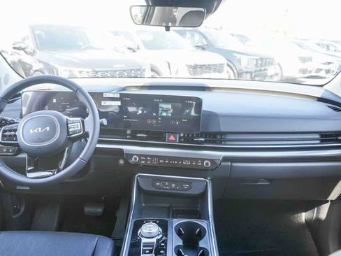 New 2026 Kia Carnival SX w/ SX Dark Edition Package FWD image 5