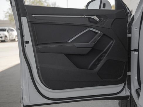 Certified 2025 Audi Q3 2.0T Premium w/ Convenience Package image 8