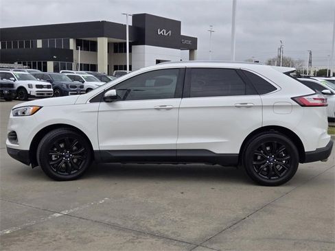 Used 2022 Ford Edge Titanium image 3