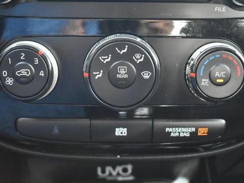 Used 2014 Kia Soul ! FWD image 24